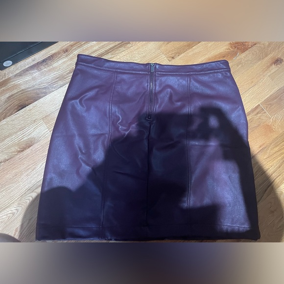 Skirt - Picture 3 of 4